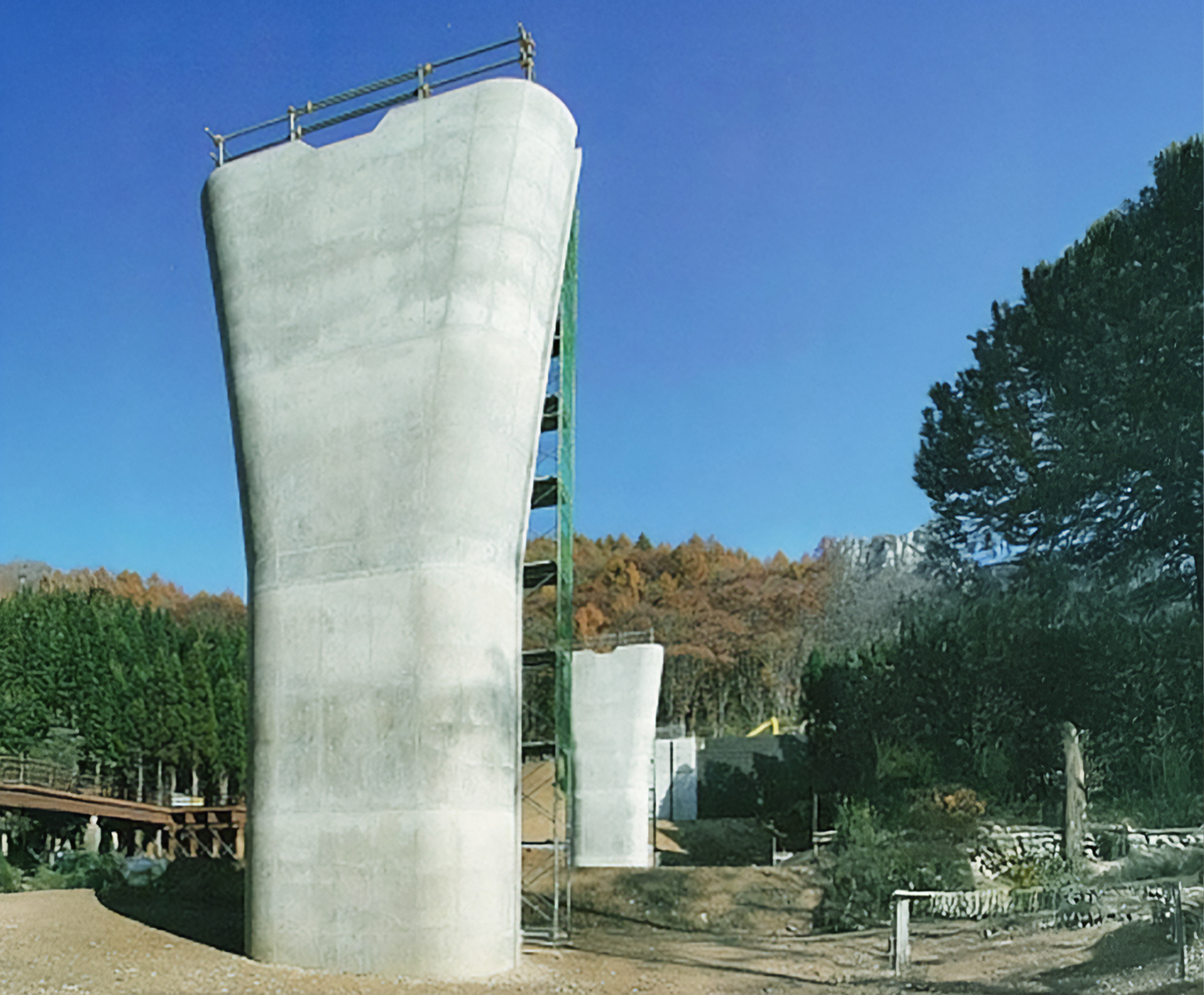 秋田自動車道等の高速道路橋脚工事